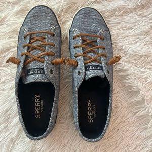 Women’s sneakers size 10